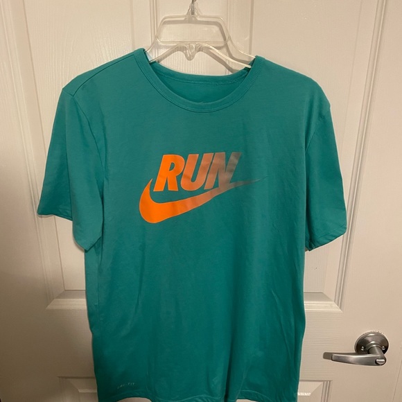Turquoise Nike t-shirt - Picture 1 of 2